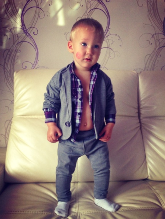 Привет, детки, мне мама костюм пошила!!