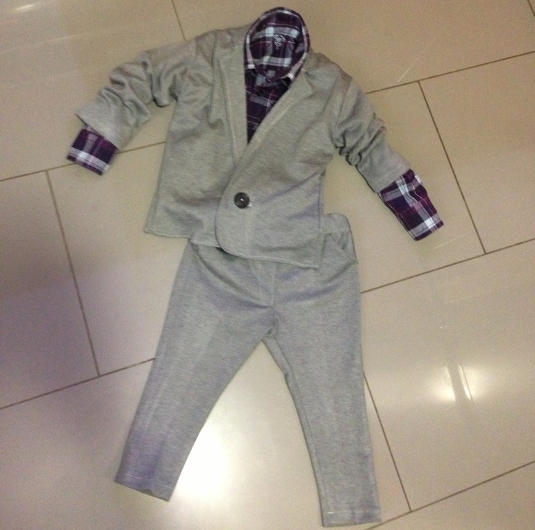 Привет, детки, мне мама костюм пошила!!