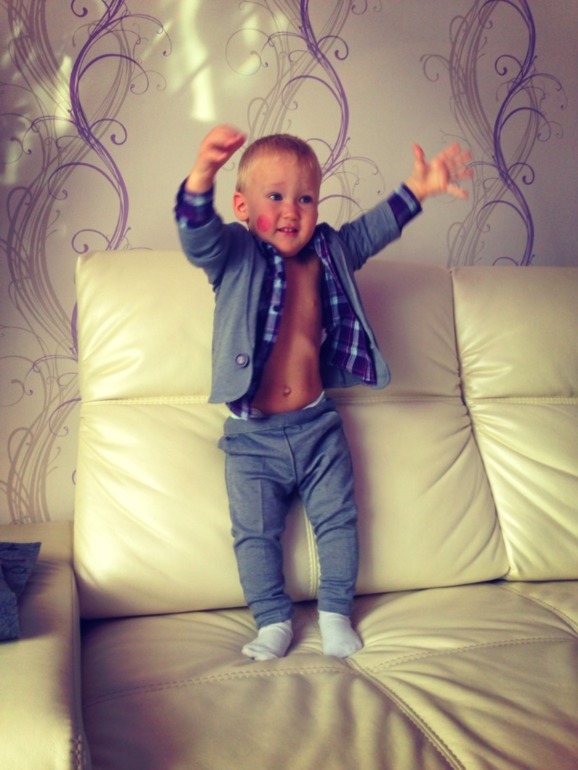 Привет, детки, мне мама костюм пошила!!