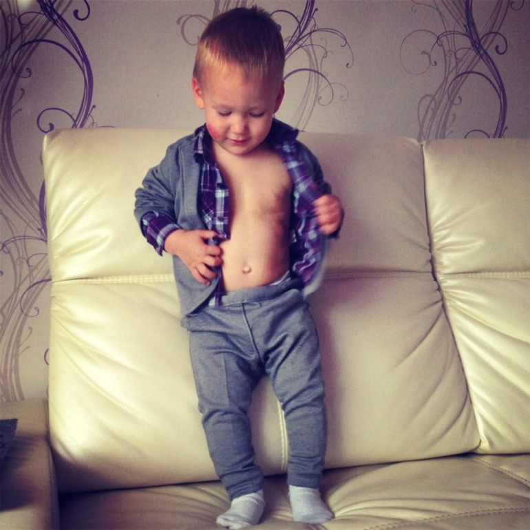 Привет, детки, мне мама костюм пошила!!