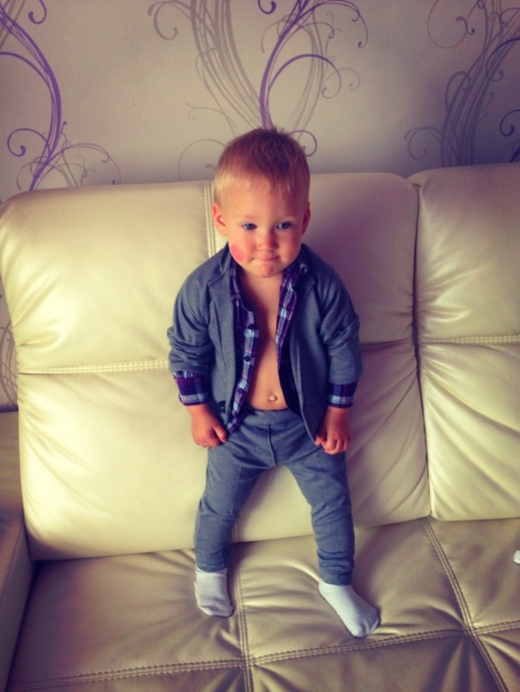 Привет, детки, мне мама костюм пошила!!