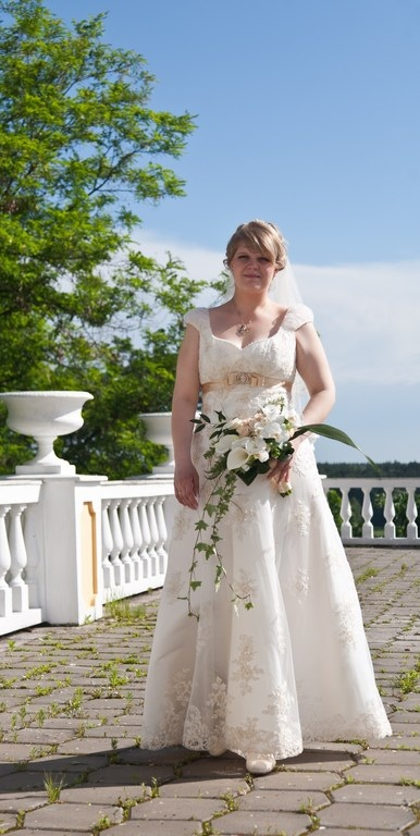 Продается свадебное платье Классика Натальи Романовой размер от 44 до 50