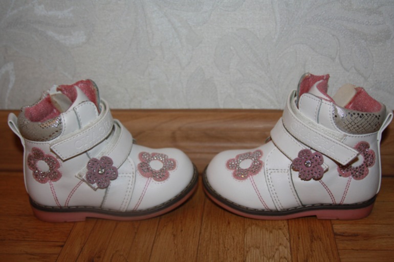 Продам обувь на девочку размер 20-21 (Crocs,TomM,Biki, Сказка, Bambini)