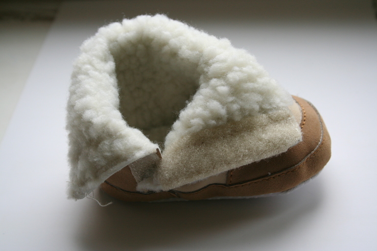 Шапка-шлем и пинетки