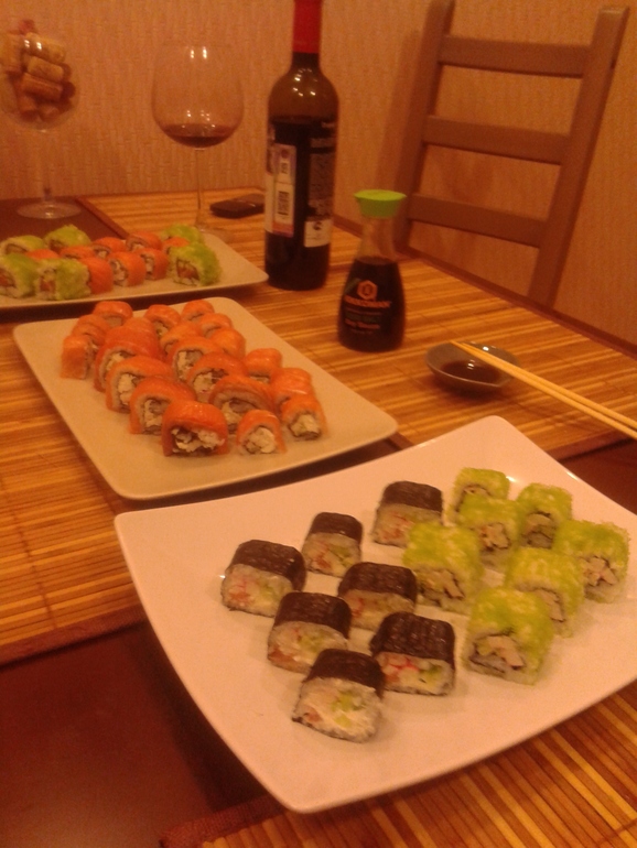 Салат с жареным угрём и чили