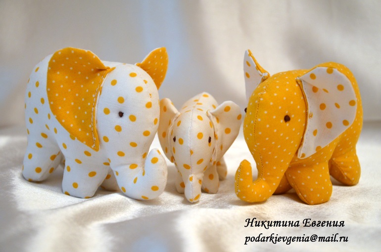 семья слоников