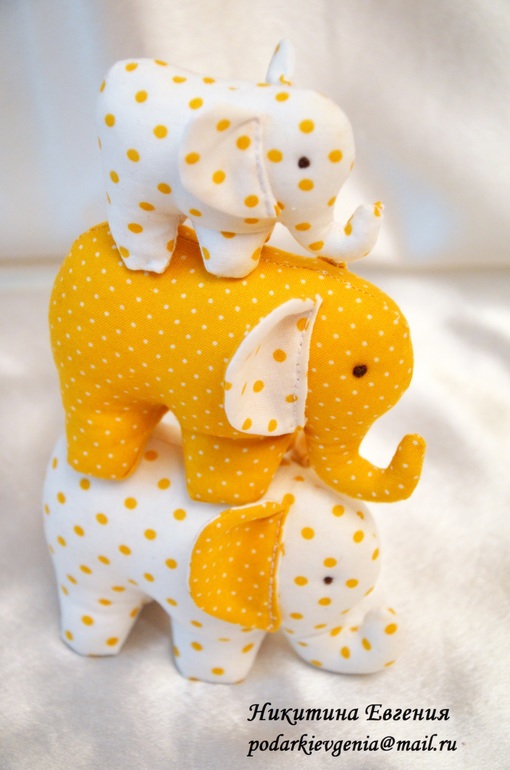 семья слоников