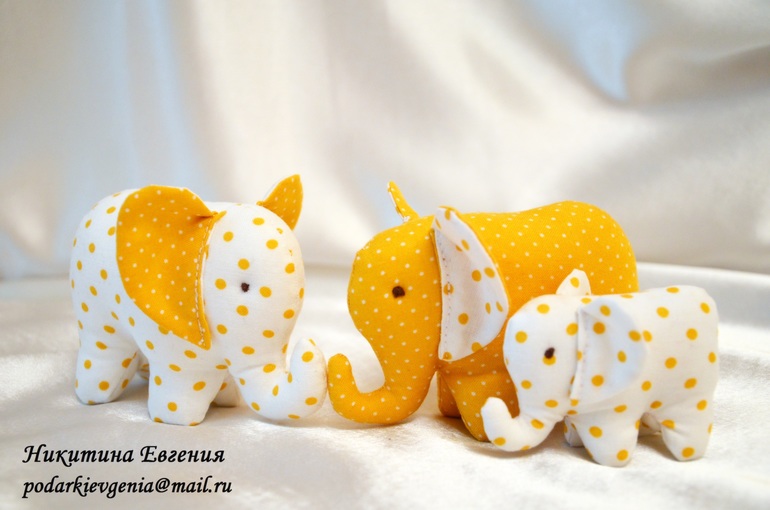 семья слоников