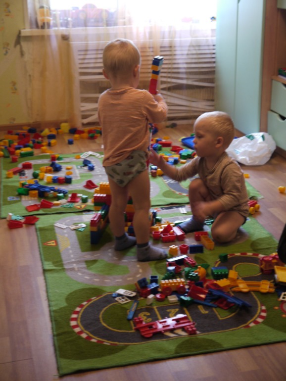 Первые наши башни из конструктора)