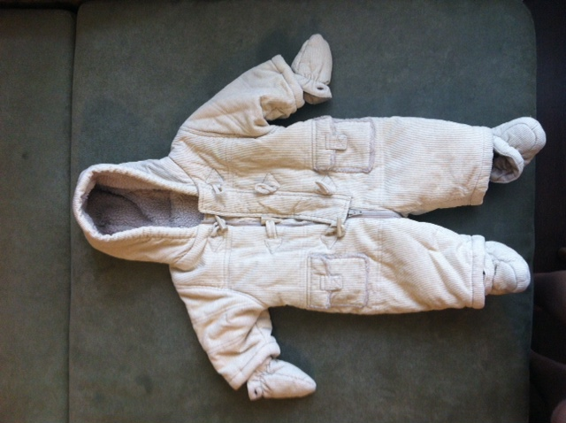 Mothercare Комбенезоны в отличном состоянии. 0-3 мес и 3-6 мес. 1500р. за 2 шт.