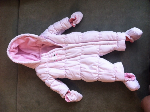 Mothercare Комбенезоны в отличном состоянии. 0-3 мес и 3-6 мес. 1500р. за 2 шт.