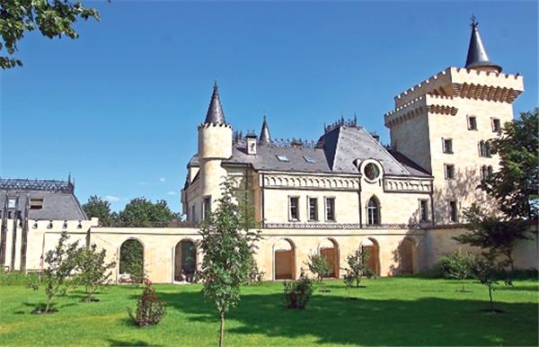 Ошибки дизайна. Имитация каменной кладки в интерьере.