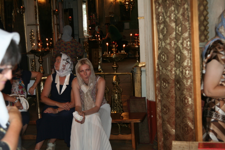 мама щеки грызет 