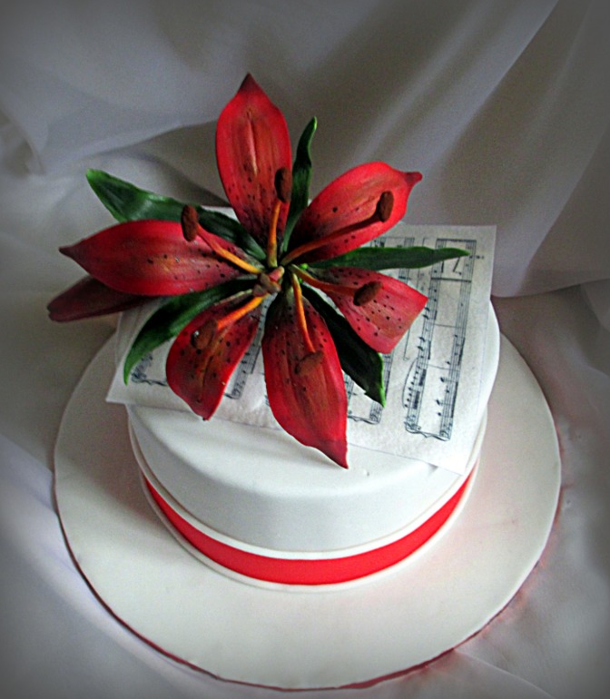 С лилией для девушки музыканта.