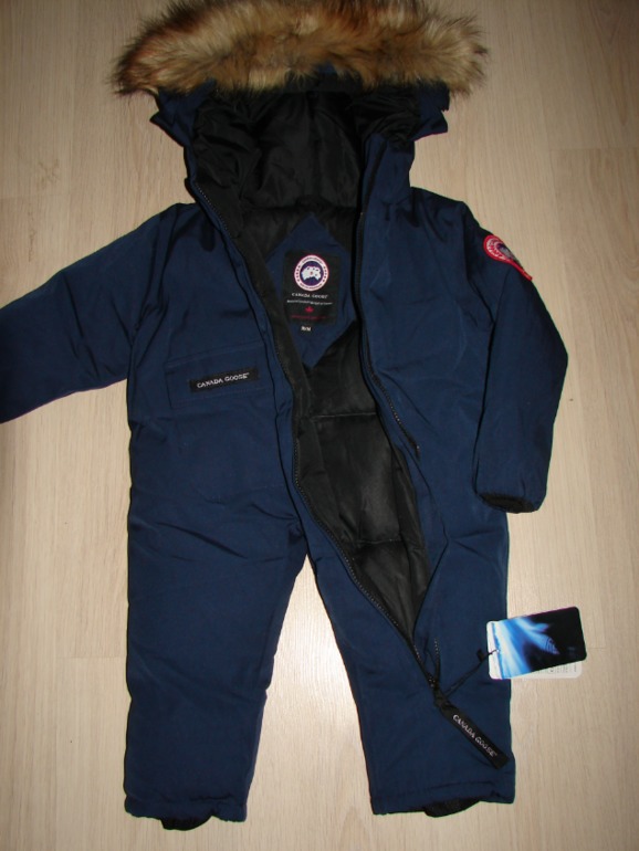 Комбинезон Canada Goose(копия).р.80.Цена - 6000р.