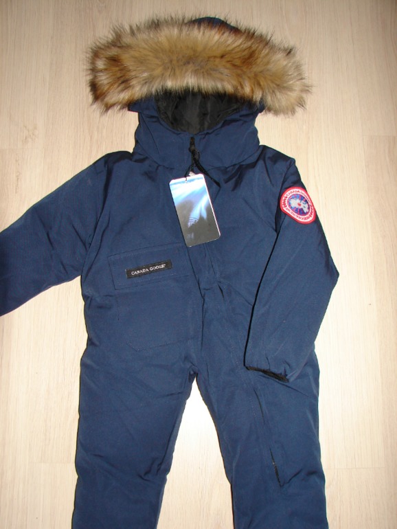 Комбинезон Canada Goose(копия).р.80.Цена - 6000р.