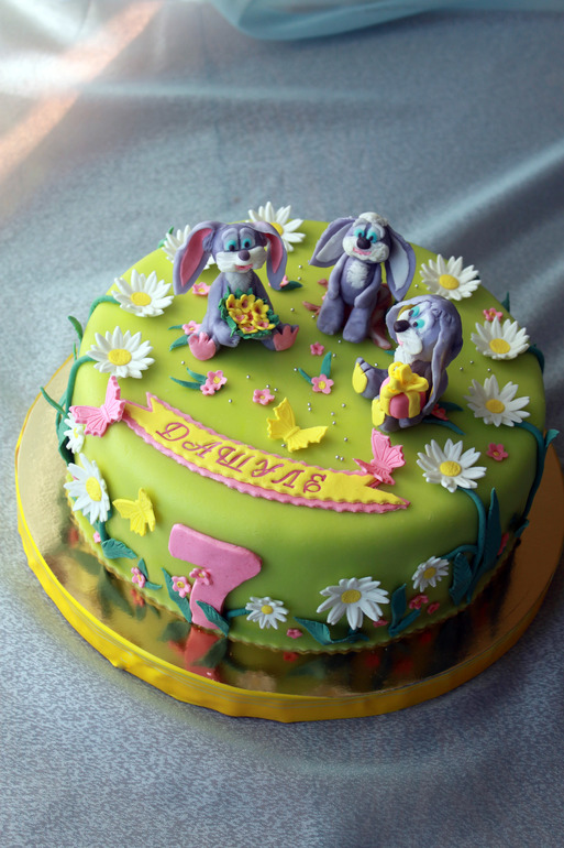 Зайчата в ромашках.