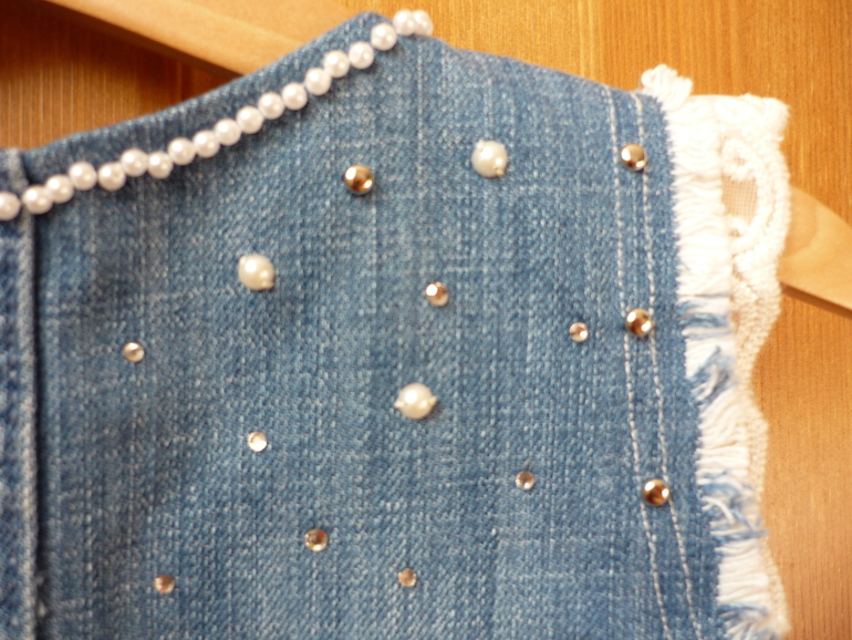 джинсовая жилетка