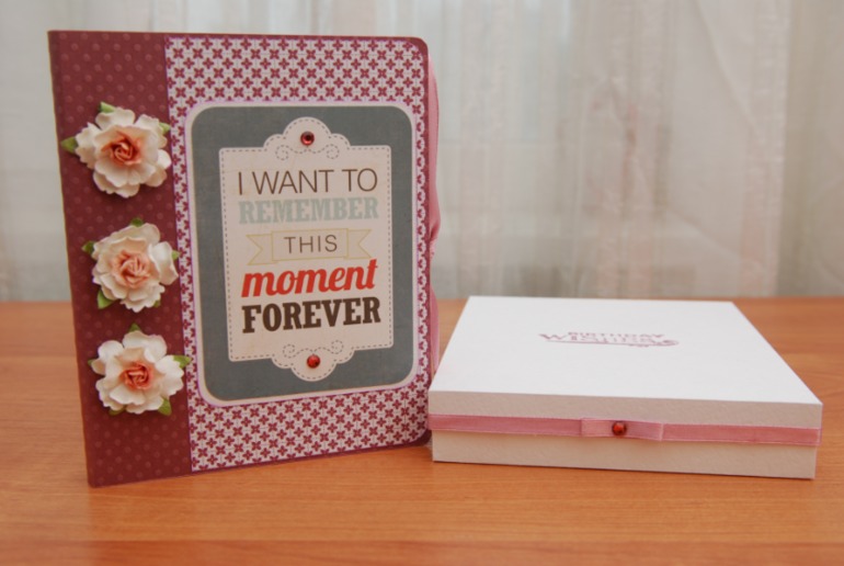 Блокнот и мини-альбом на 22 фотографии в коробочках