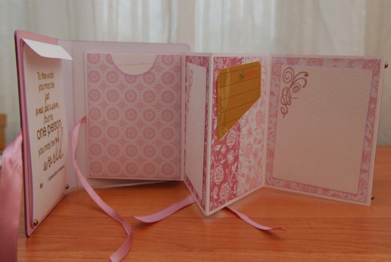 Блокнот и мини-альбом на 22 фотографии в коробочках