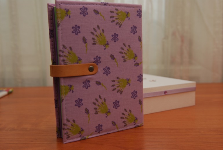 Блокнот и мини-альбом на 22 фотографии в коробочках