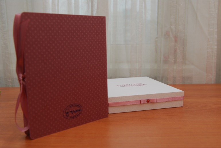 Блокнот и мини-альбом на 22 фотографии в коробочках