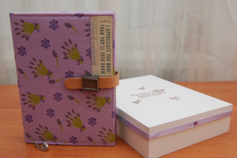 Блокнот и мини-альбом на 22 фотографии в коробочках