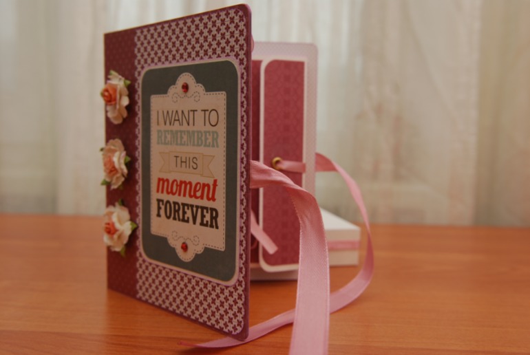 Блокнот и мини-альбом на 22 фотографии в коробочках