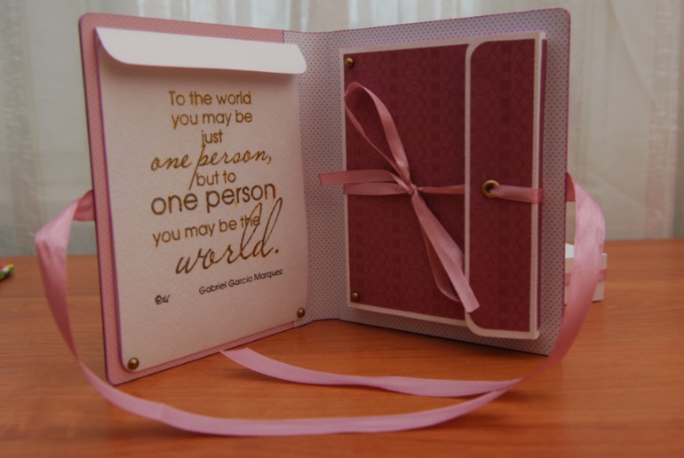 Блокнот и мини-альбом на 22 фотографии в коробочках