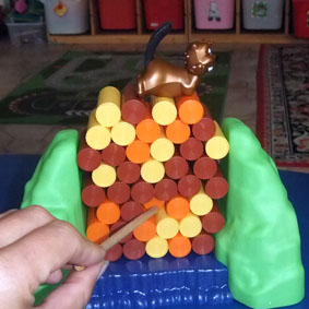 Игры на ловкость пальчиков.