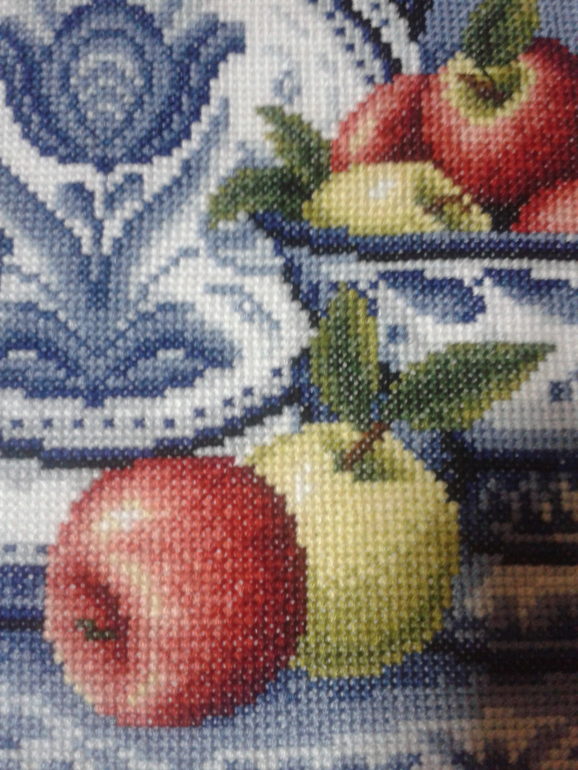 Кому яблочко наливное?