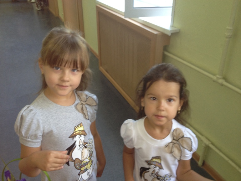 Платья МонаЛиза размер 5 и 8 .Как новые!!!1800.Маломерят