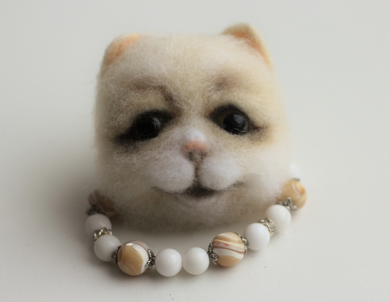 Брошка номер два)