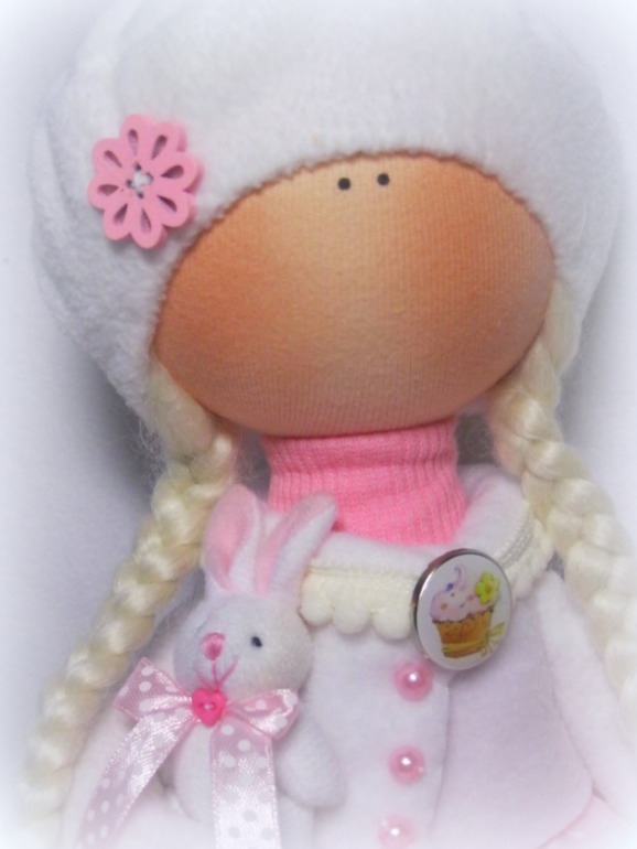 С любимой зайкой.