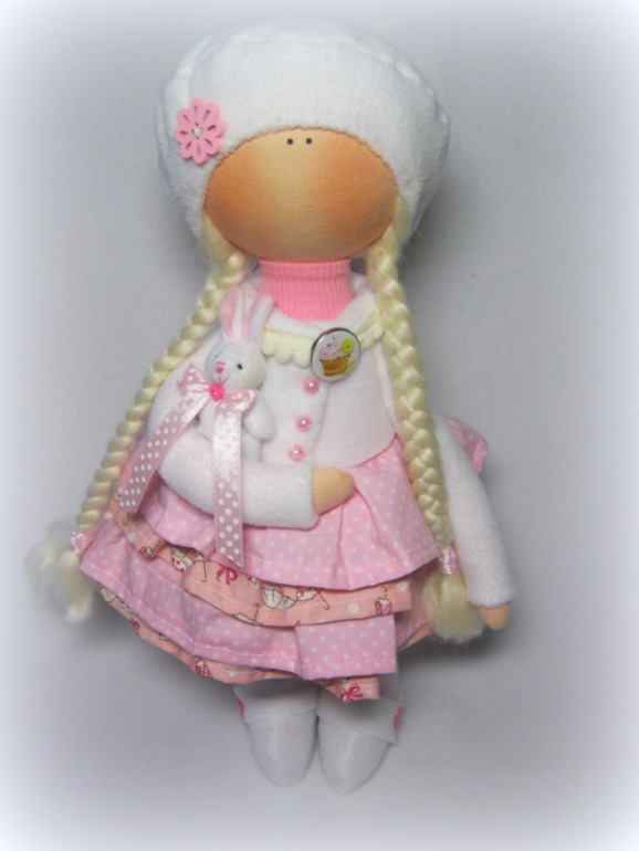 С любимой зайкой.