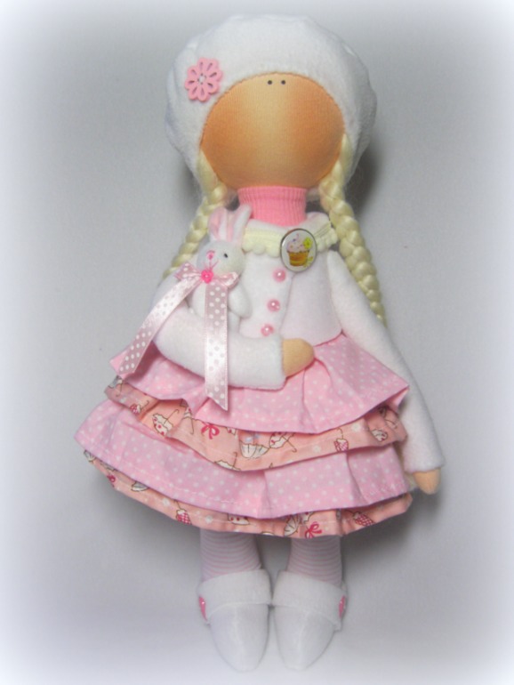 С любимой зайкой.