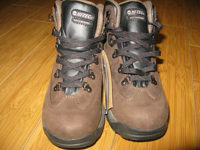 Ботинки д/м демисез. 35 размер фирмы HI-TEC  2000 руб