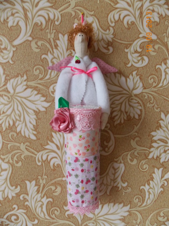 Хранительница ватных дисков и палочек.