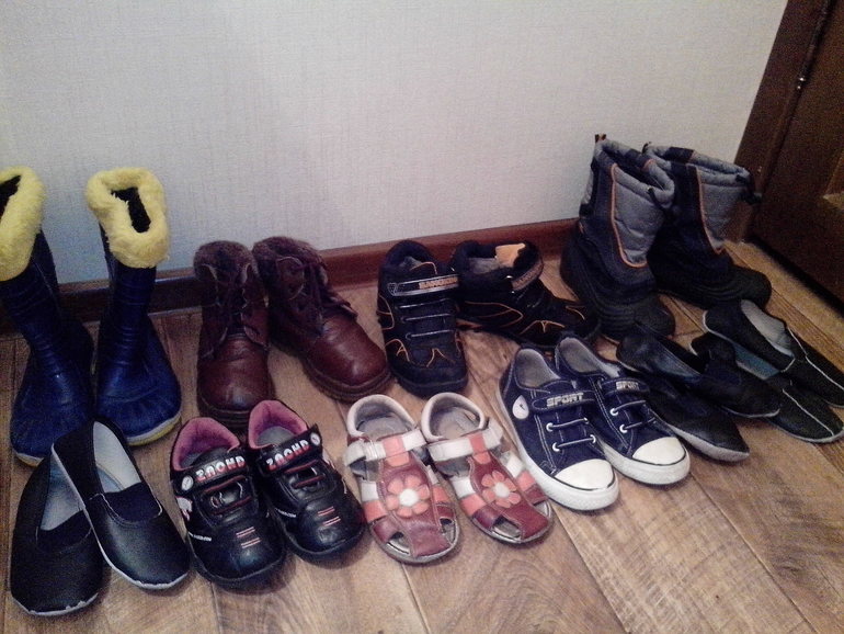 Продам пакетом детскую обувь за 800 руб.Регион.Почта.