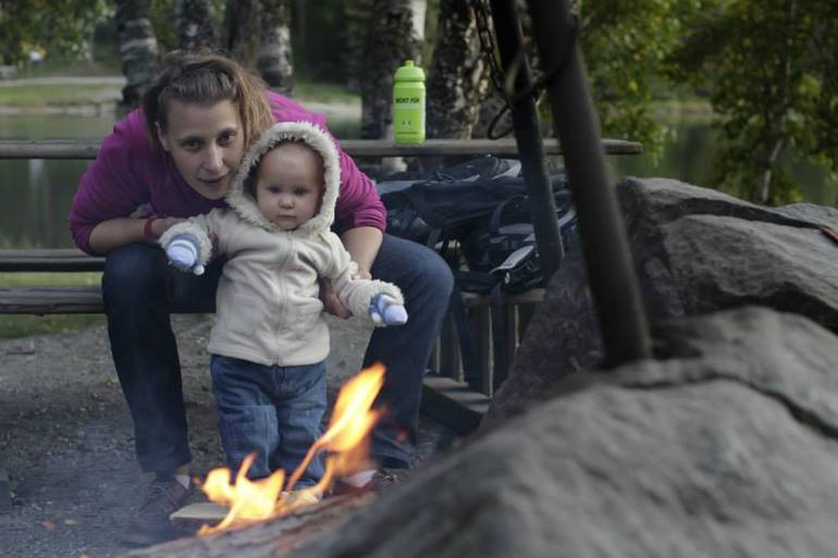 С малышом на машине далеко далеко.