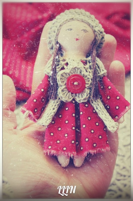 Кукла-брошь 3.