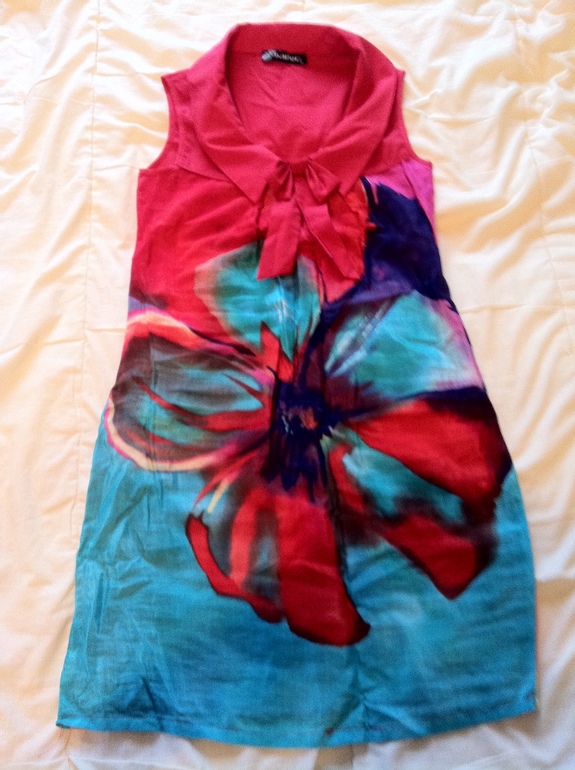 Продам 2 летних платья и двое брюк.