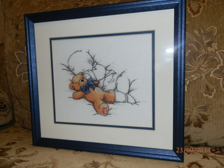 Малыш с мишкой и зимняя картинка