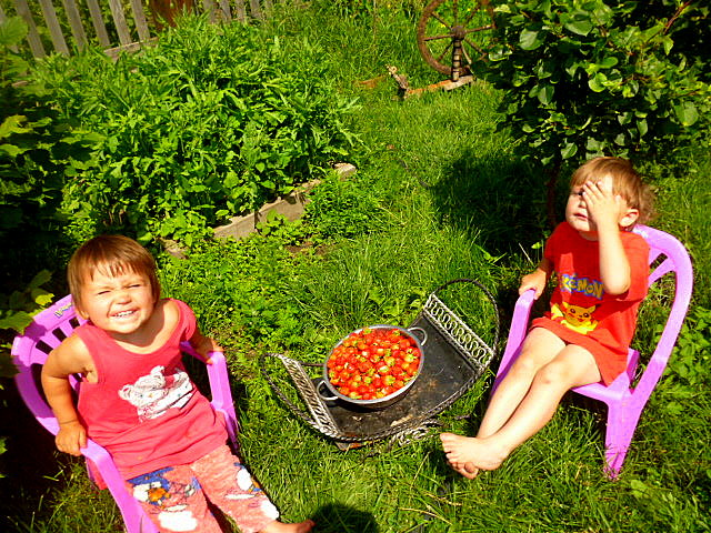 Мои сладкие с разницей в год и 2 недели... Ярослав и София.