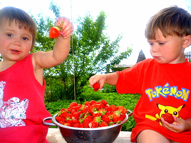 Мои сладкие с разницей в год и 2 недели... Ярослав и София.