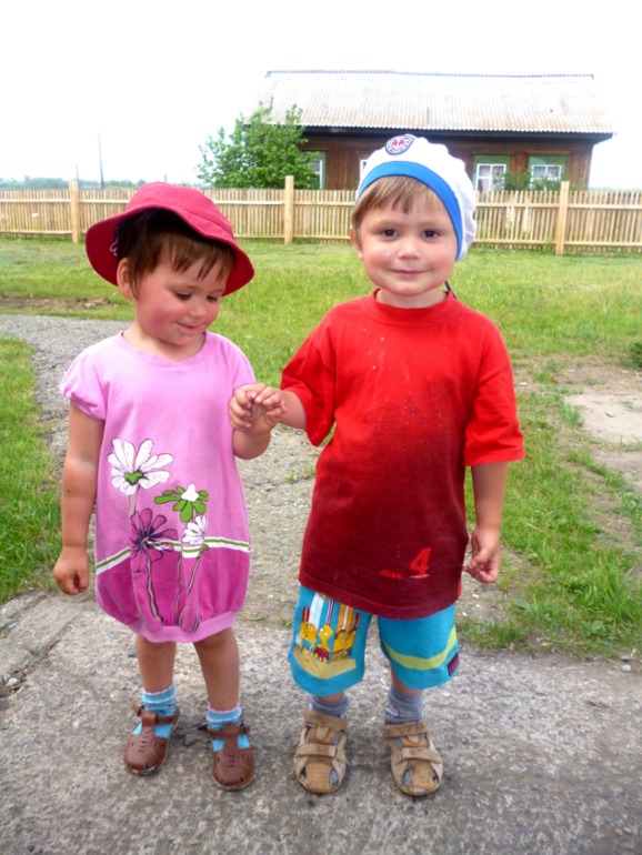 Мои сладкие с разницей в год и 2 недели... Ярослав и София.