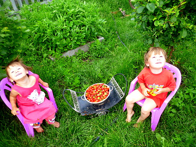 Мои сладкие с разницей в год и 2 недели... Ярослав и София.