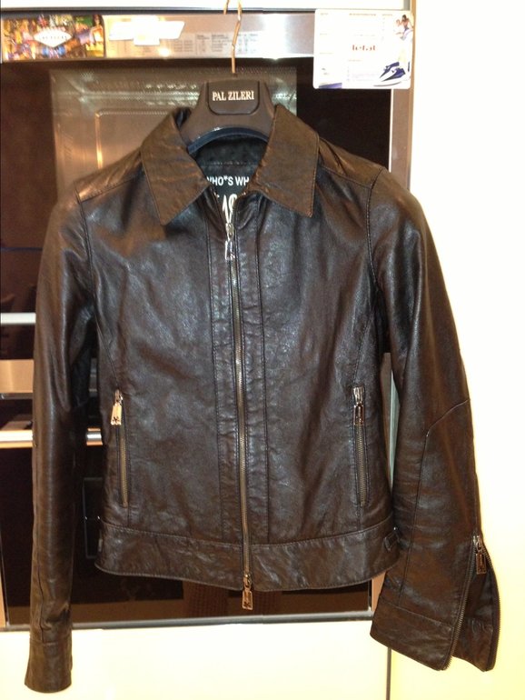 Who's who р.42-44 кожаная женская куртка в отл состоянии. 3000р