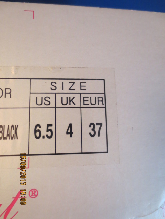 Кеды из лаковой кожи размер 37