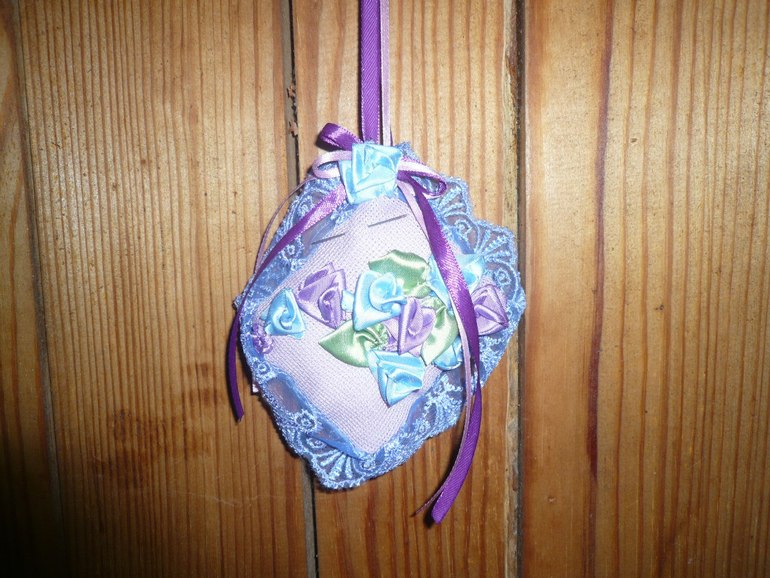 Анютины глазки, бутоньерка,игольница, шкатулка